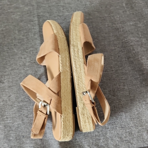 Old Navy Tan Sandals with Adjustable Straps - Picture 5 of 8